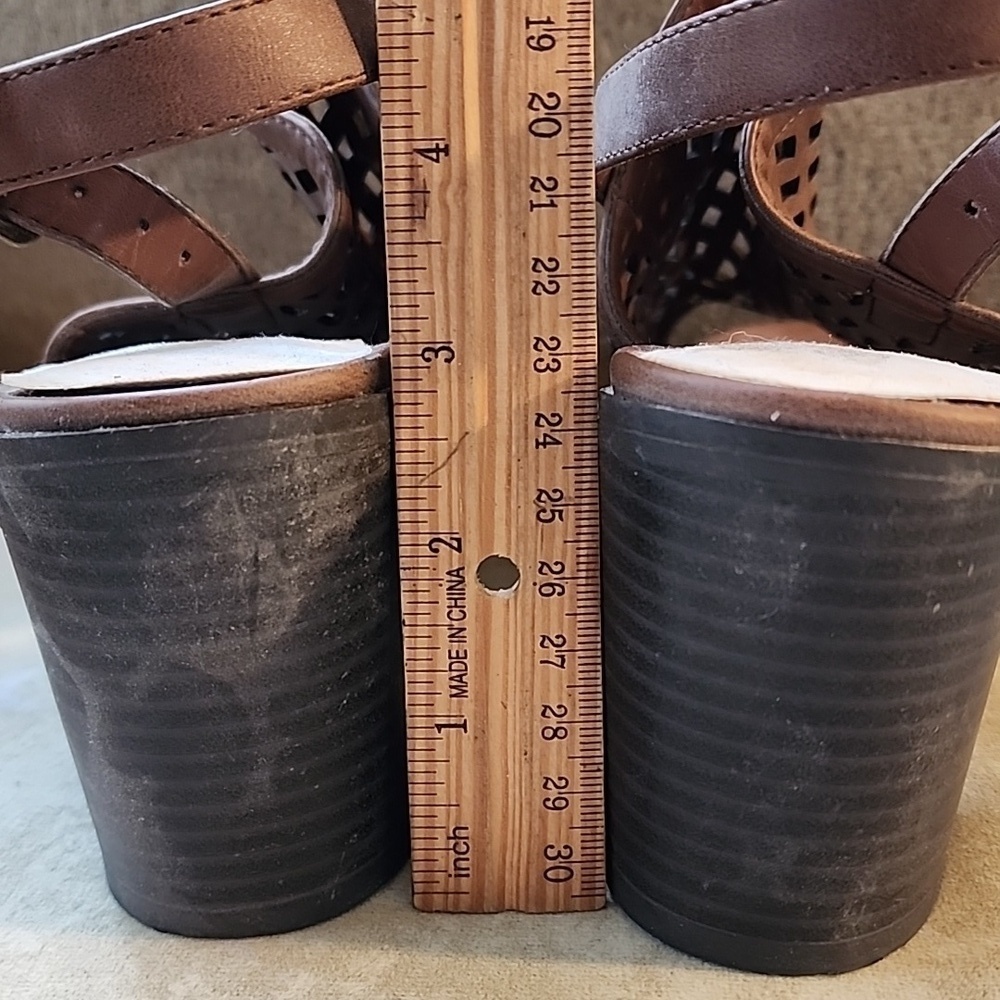 EASY STREET SANDALS Size 8.5 - Picture 8 of 8